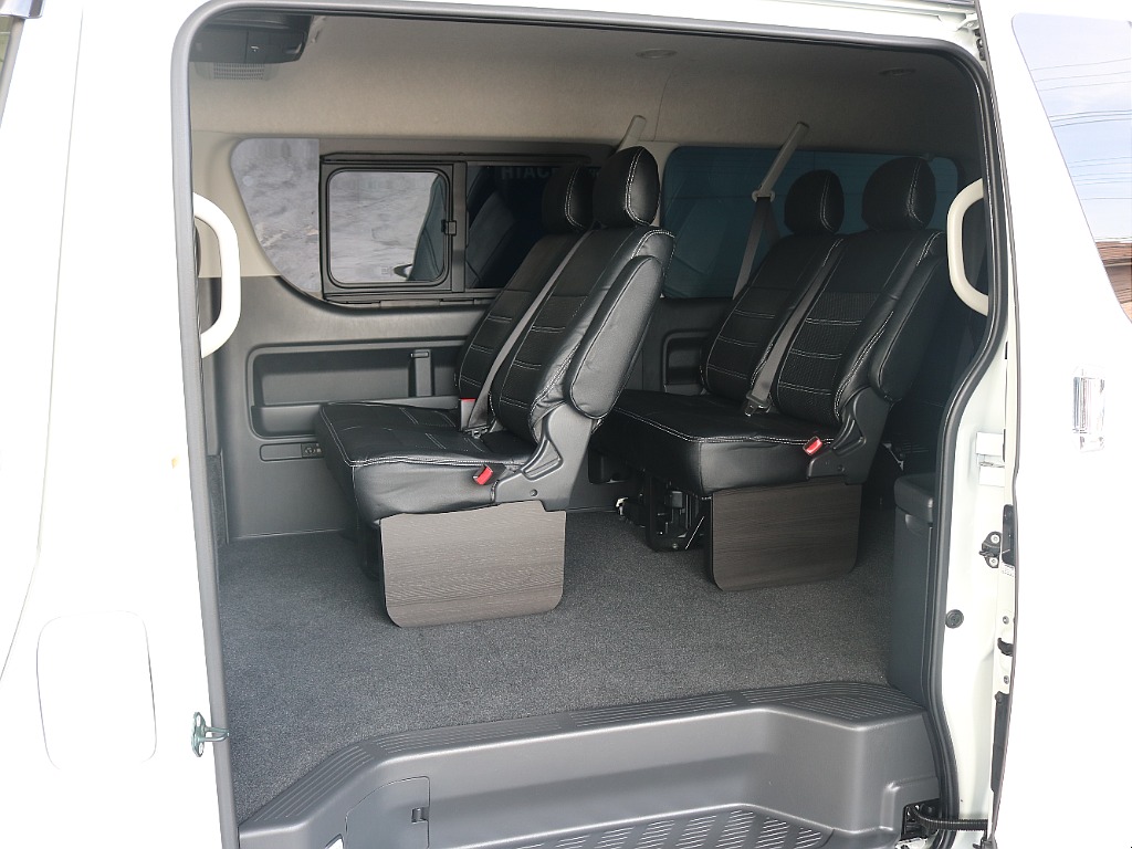 後席も同様のシートカバー装着済みです♪♪