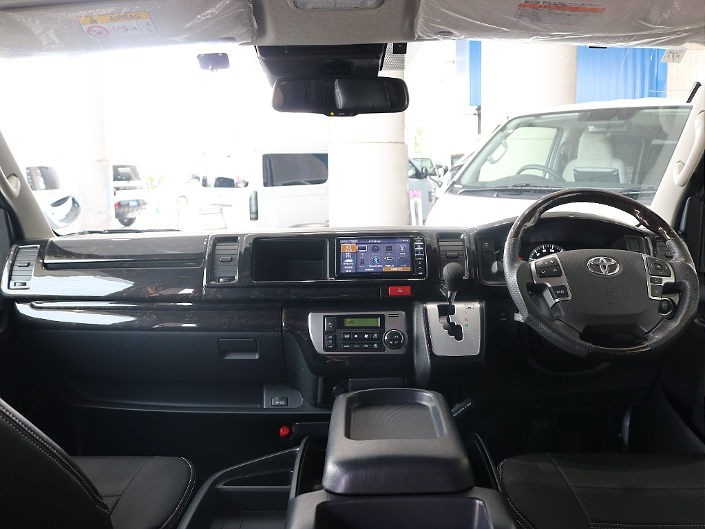 ワイドボディなので広々とした内装になっております♪♪