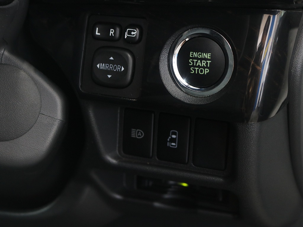 プッシュスタートなのでエンジン始動も楽々です☆☆