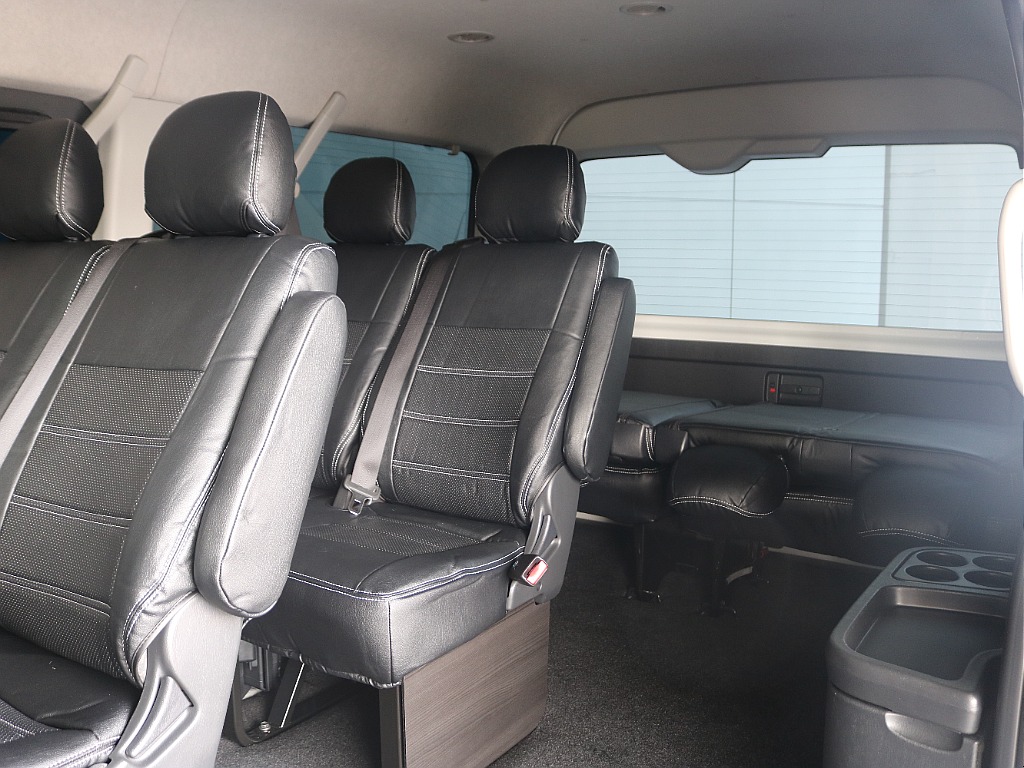 一番後ろのシートは折り畳みが可能です♪♪