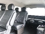 一番後ろのシートは折り畳みが可能です♪♪