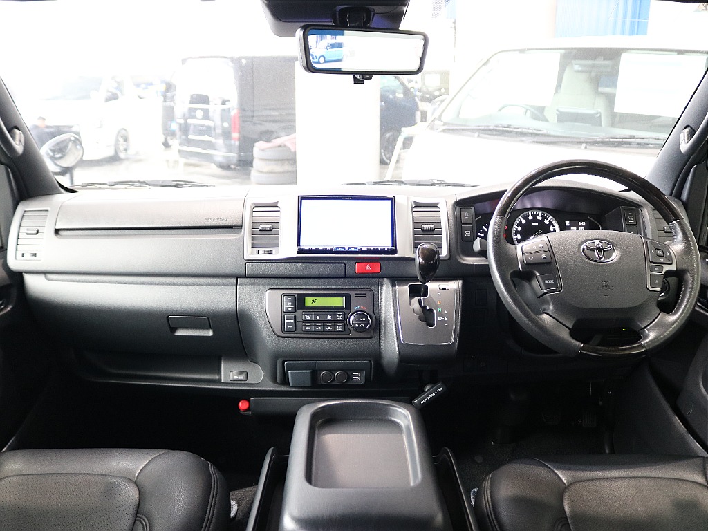特別仕様車ダークプライムⅡなので高級感のある内装になっております♪♪