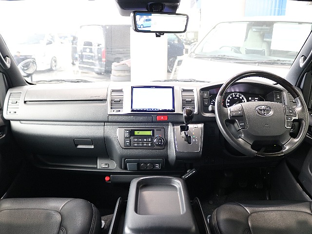 特別仕様車ダークプライムⅡなので高級感のある内装になっております♪♪