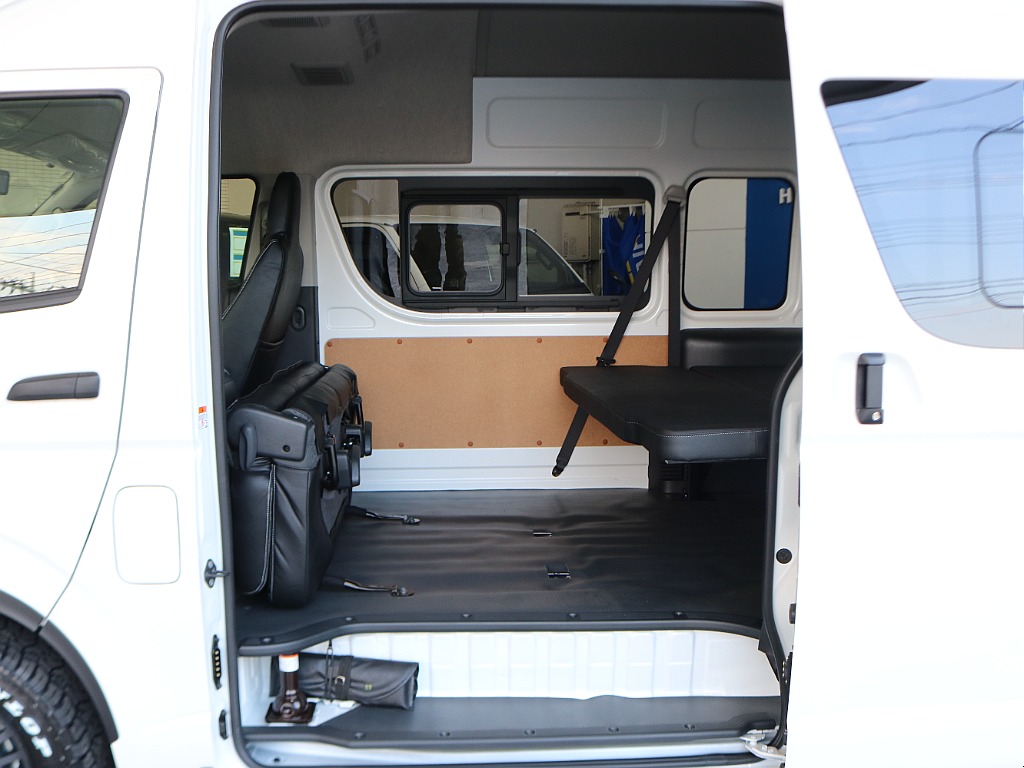 後席は跳ね上げが可能です☆☆