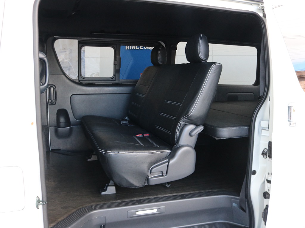 トヨタ ハイエースバン(3枚目)