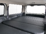 背もたれを倒せばフルフラット展開が可能です☆☆