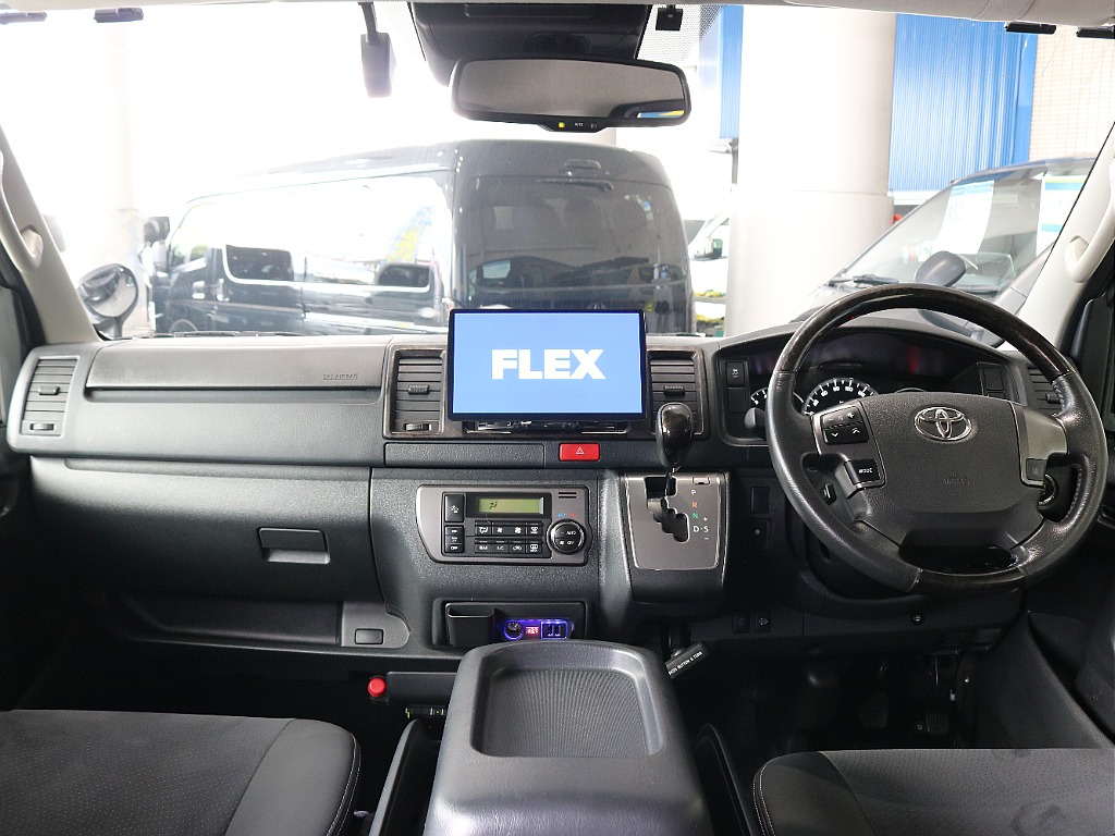 特別仕様車ダークプライムなので高級感のある内装になっております♪♪