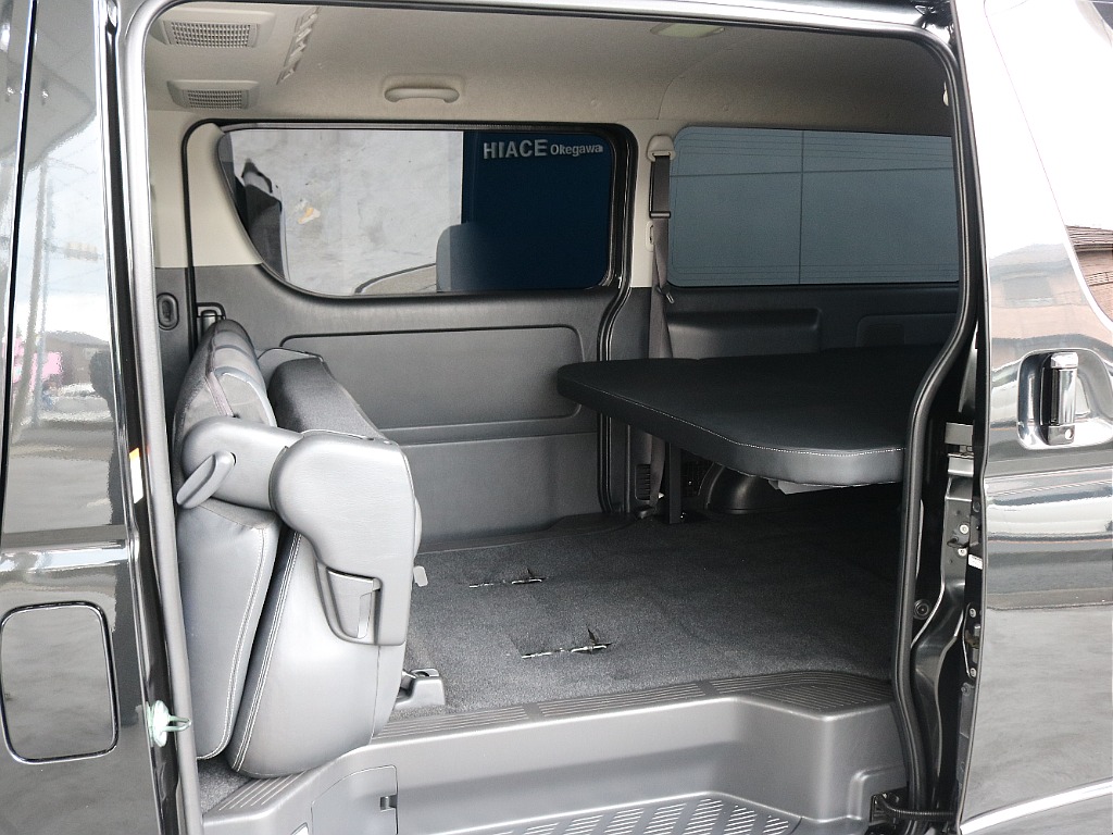 後席は跳ね上げが可能です♪♪