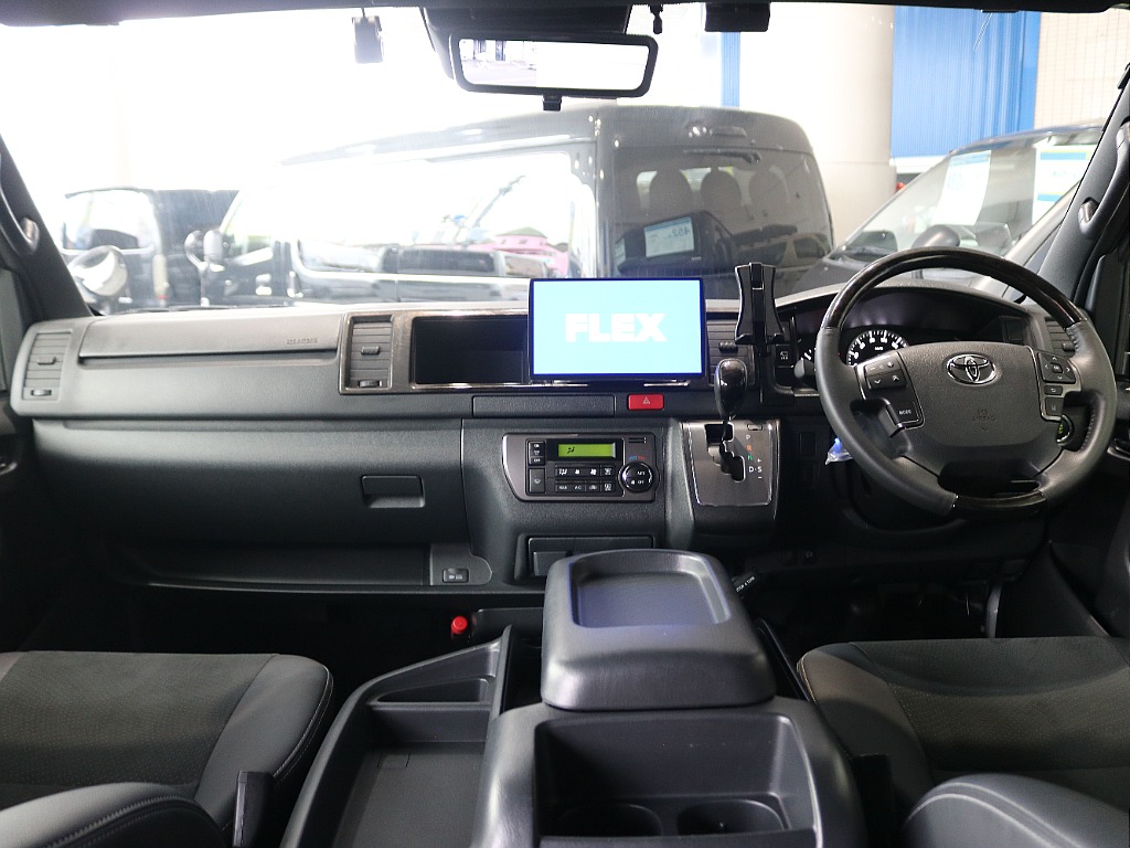 特別仕様車ダークプライムⅡなので高級感のある内装になっております♪♪