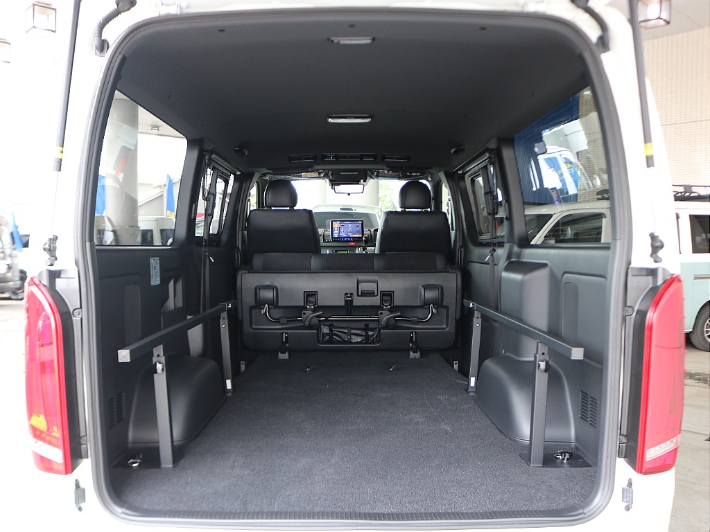 ベッドキットを取り外せば荷室を最大限活用できます♪♪
