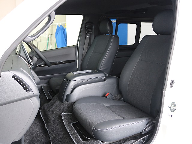 特別仕様車なのでハーフレザーシートになっています！！
