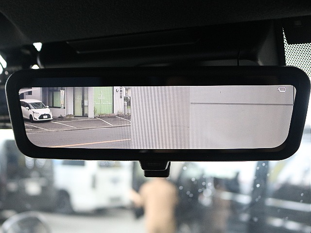 オプションのデジタルインナーミラー搭載で、後方も安全確認できます！！
