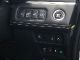 運転席周りには便利なボタンがたくさんついてます！