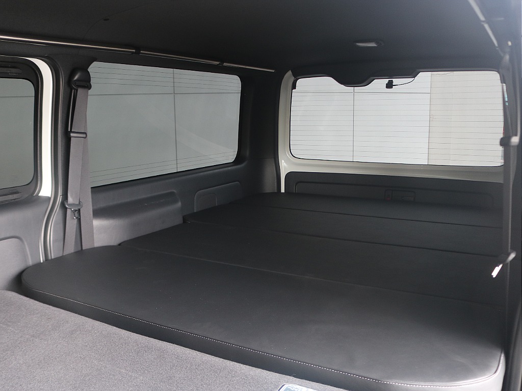 ベッドキットとフラットにすることができます♪
