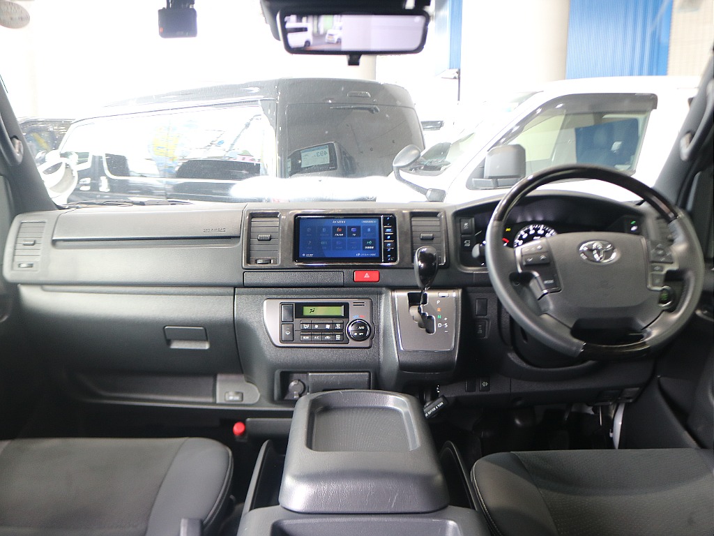 特別仕様車ダークプライムⅡなので高級感のある内装になっております♪♪