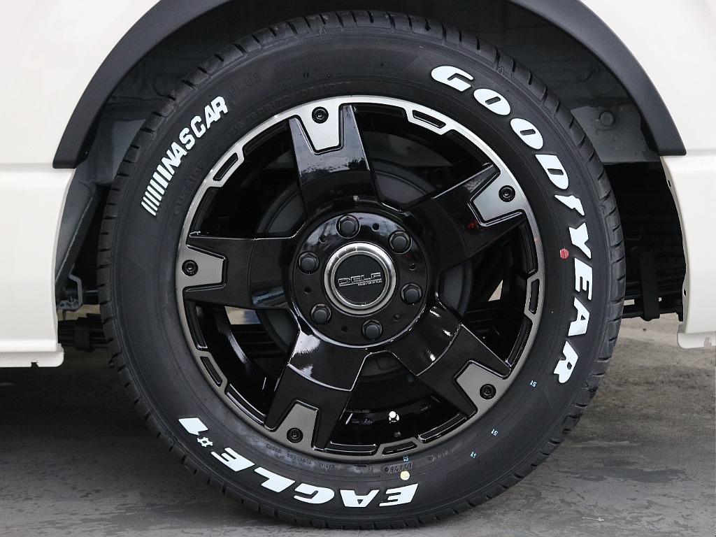 Delf03 17インチAWにナスカータイヤの組み合わせになっております♪♪