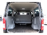 新品カーゴマット装着♪追加でベッドキットなどのカスタムも出来ますよ♪