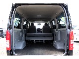 新品カーゴマット装着♪追加でベッドキットなどのカスタムも出来ますよ♪