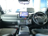 特別仕様車ダークプライムSなので高級感のある内装になっており...
