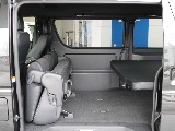 セカンドシートは跳ね上げが可能です☆☆
