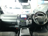 トヨタ&nbsp;ハイエースバン&nbsp;5D2.8DTスーパーGLダークプライムⅡL 4WD&nbsp;フローリング施工済み&nbsp;埼玉県の詳細画像&nbsp;その4