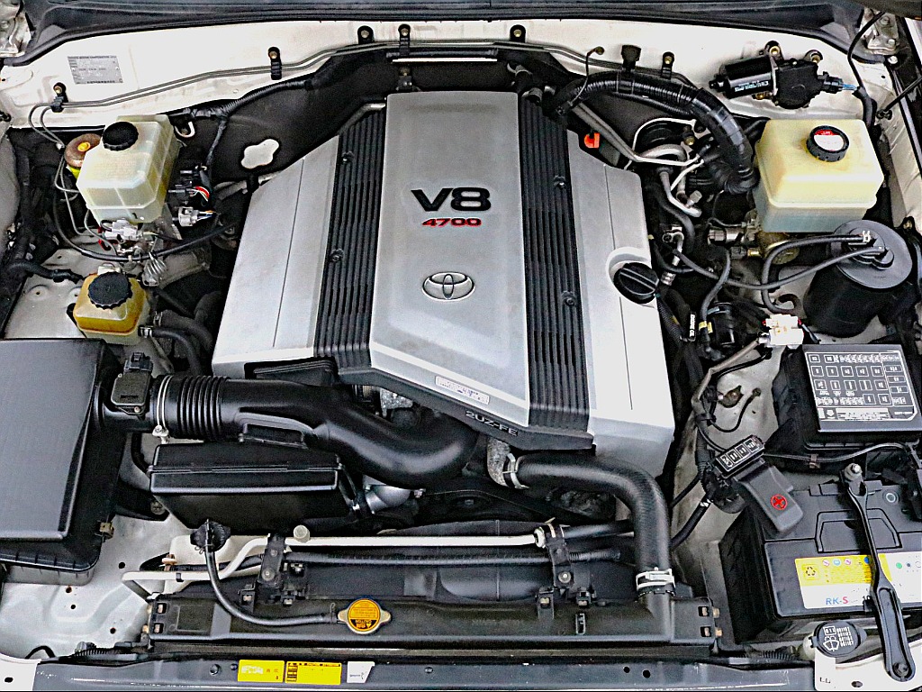 エンジンルームもご覧のように綺麗な状態です。