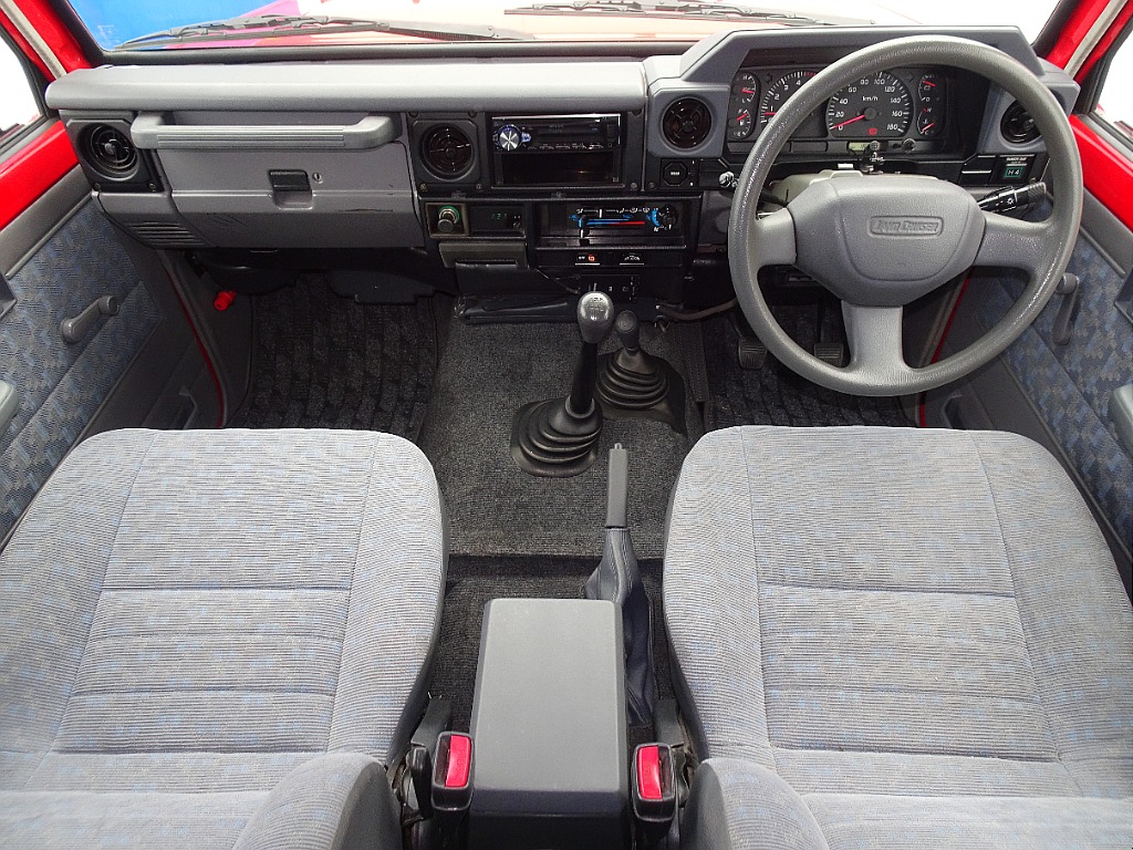 トヨタ ランドクルーザー70 70 3ドア4.2ディーゼル LX 4WD  大阪府の詳細画像 その4