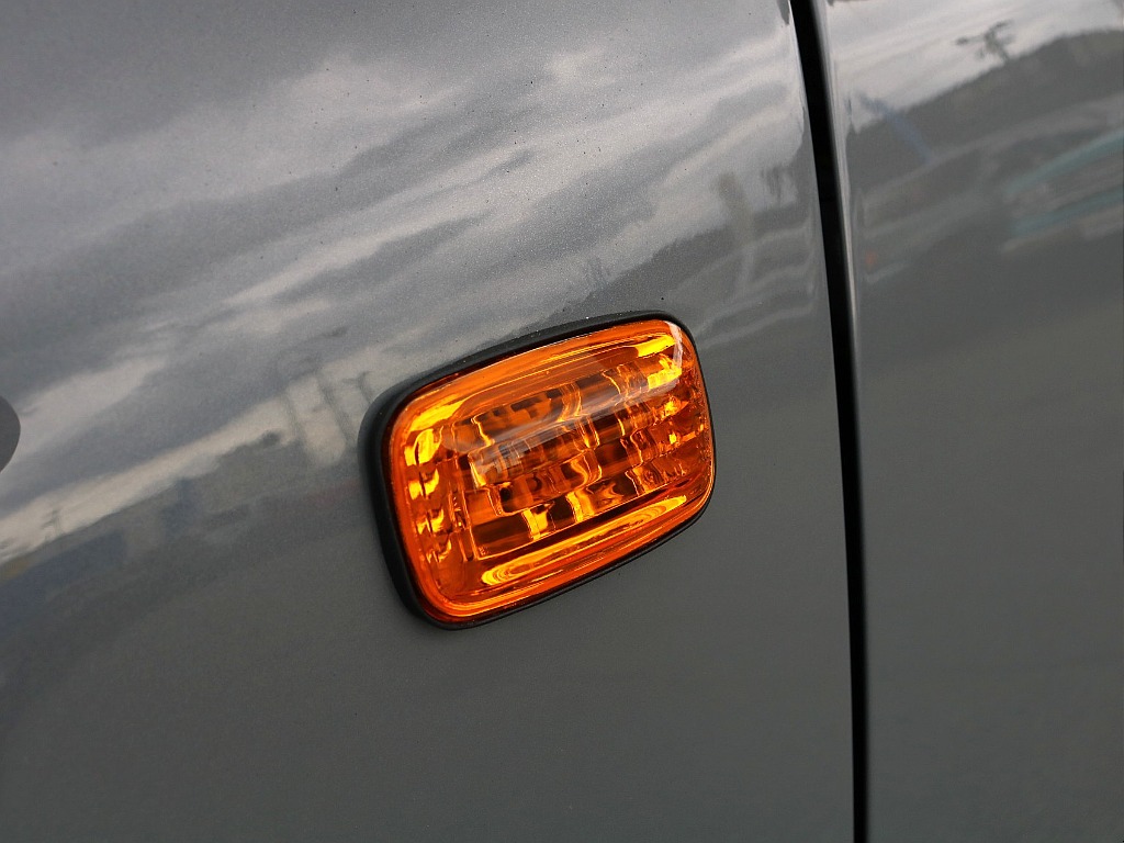 オレンジサイドマーカー。