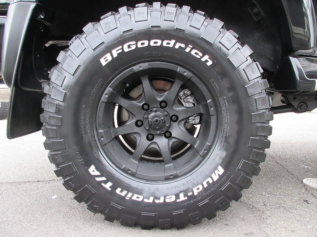 ブラック１６インチAWにBFgoodrichKM2装着済み！