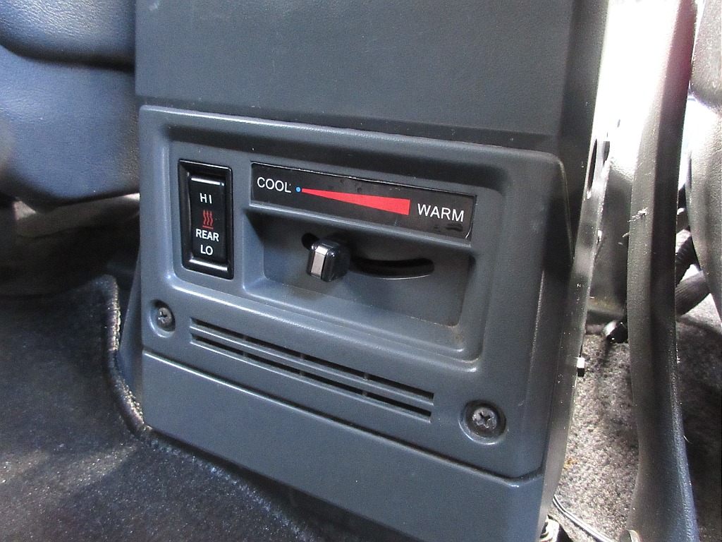 リアヒーター付き。