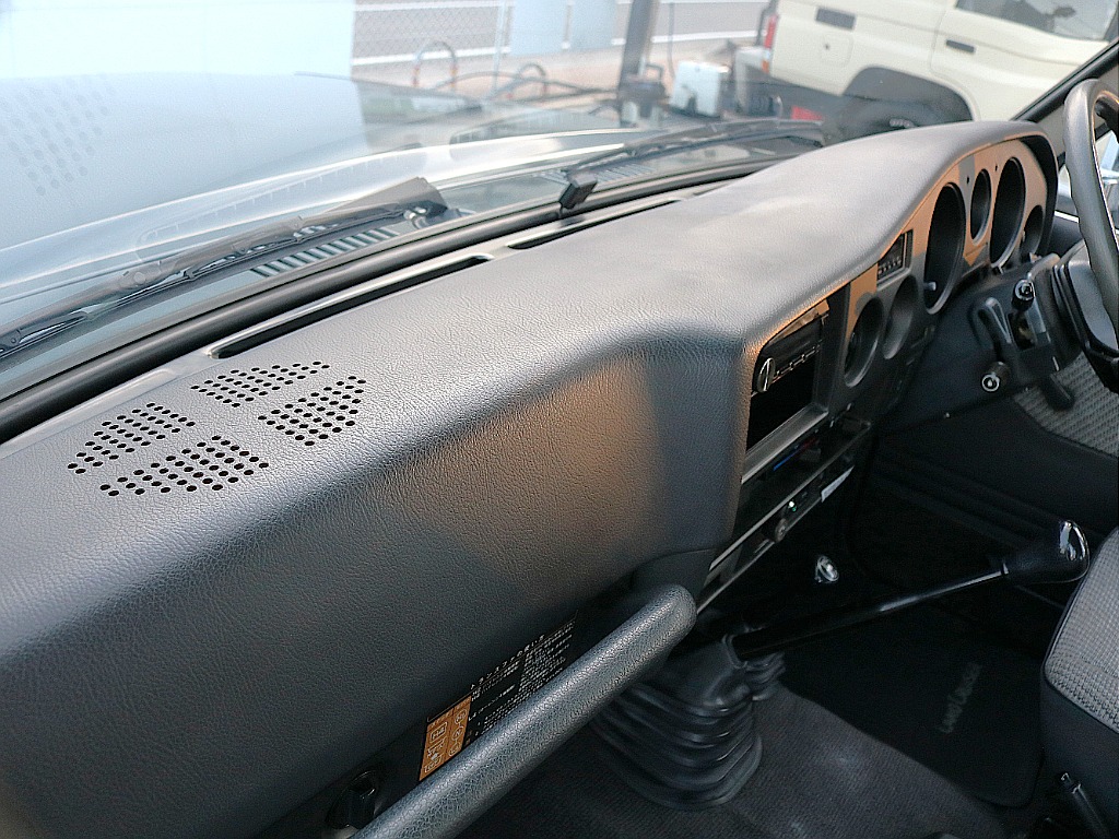 ダッシュボードも割れなく綺麗です。