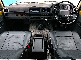 内装はブラック基調となっております！ ミッション車です♪