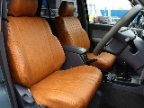 新品でキャメルシートカバーを装着し、 外から見た時の印象を明るくしております♪