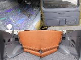 フロアマット、荷室の状態も良好ですね。