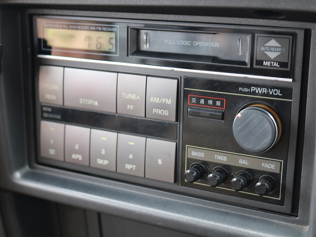 純正デッキ。ラジオ問題なく聞けます。