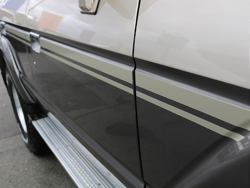 サイドモールも健在です。