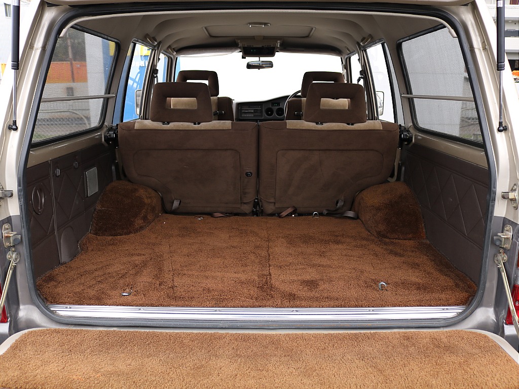 広々とした荷室は、荷物を運ぶのにGOOD！レジャーの幅が広がります！