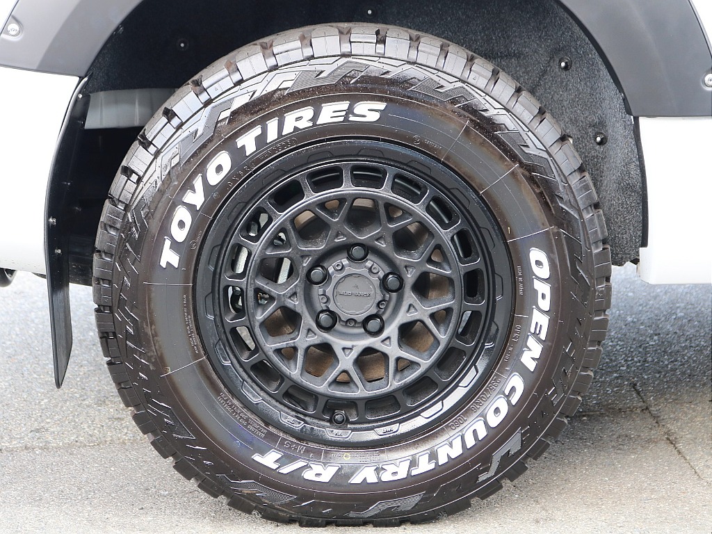 TOYOタイヤ＆マットヴァンスAW装着。