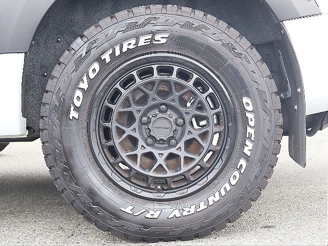 TOYOタイヤ＆マットヴァンスAW装着。
