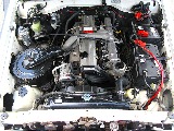 ご覧のように綺麗なエンジンルームです。