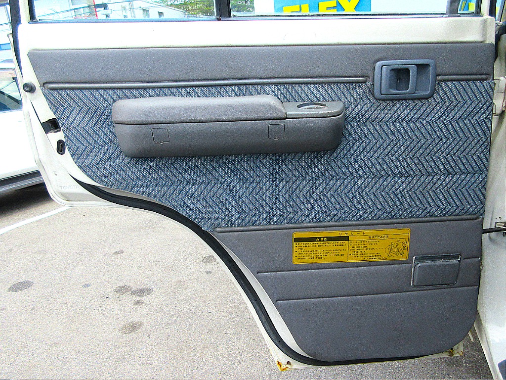 左リアドア内張。