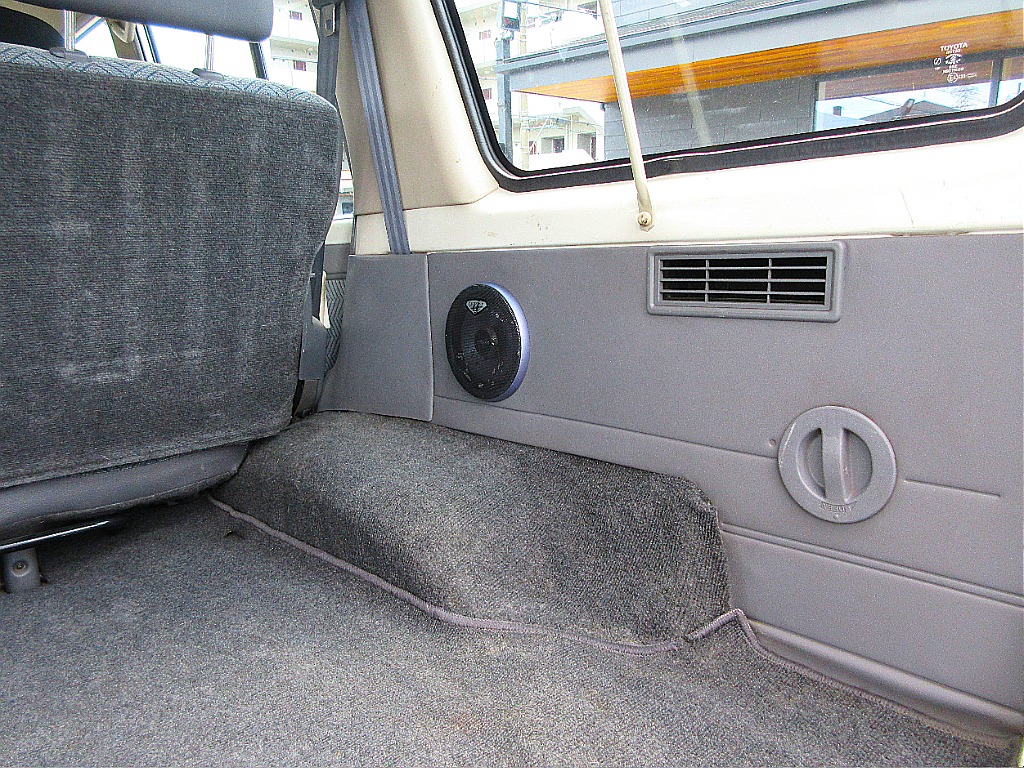 ラゲッジ右パネル。