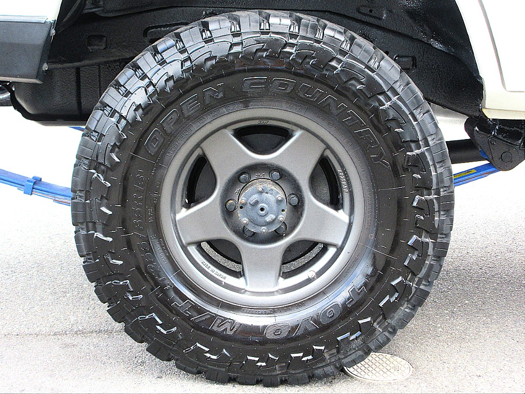 TOYOオープンカントリーMT＆ブラッドレーV１６インチAWの組み合わせ。