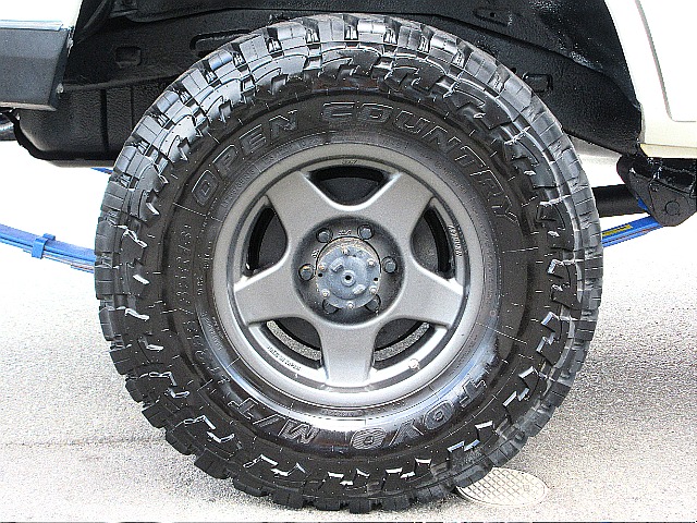 TOYOオープンカントリーMT＆ブラッドレーV１６インチAWの組み合わせ。