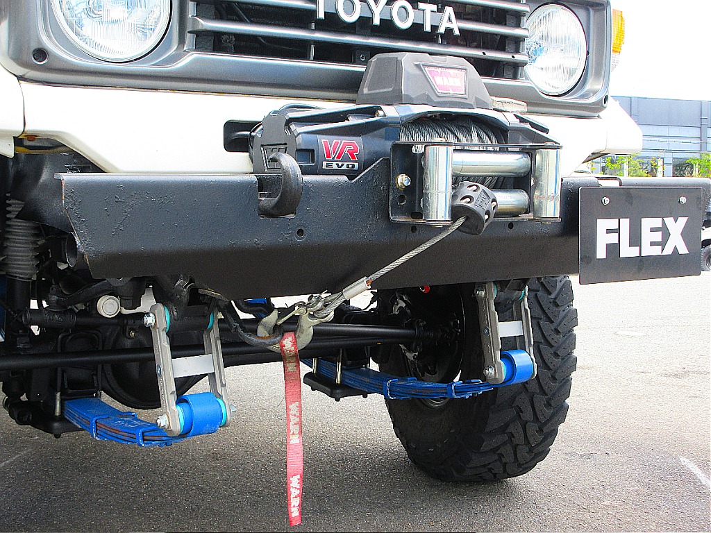 シャックル/リーフ交換済み。