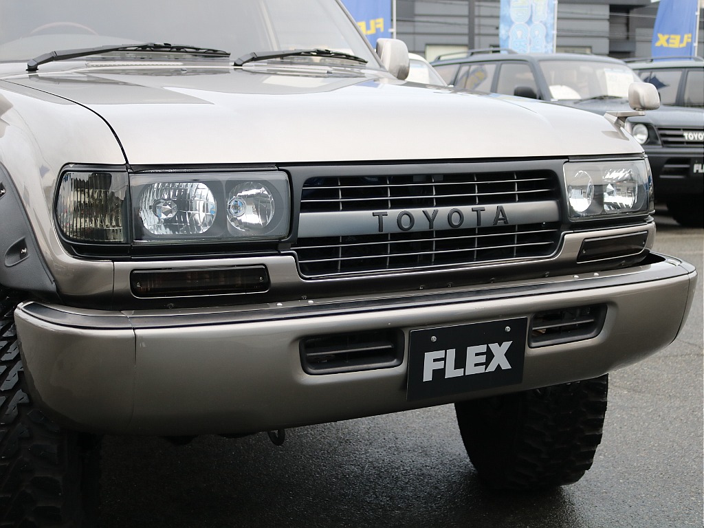 スモークレンズ類によってカッコよさが際立ちます。