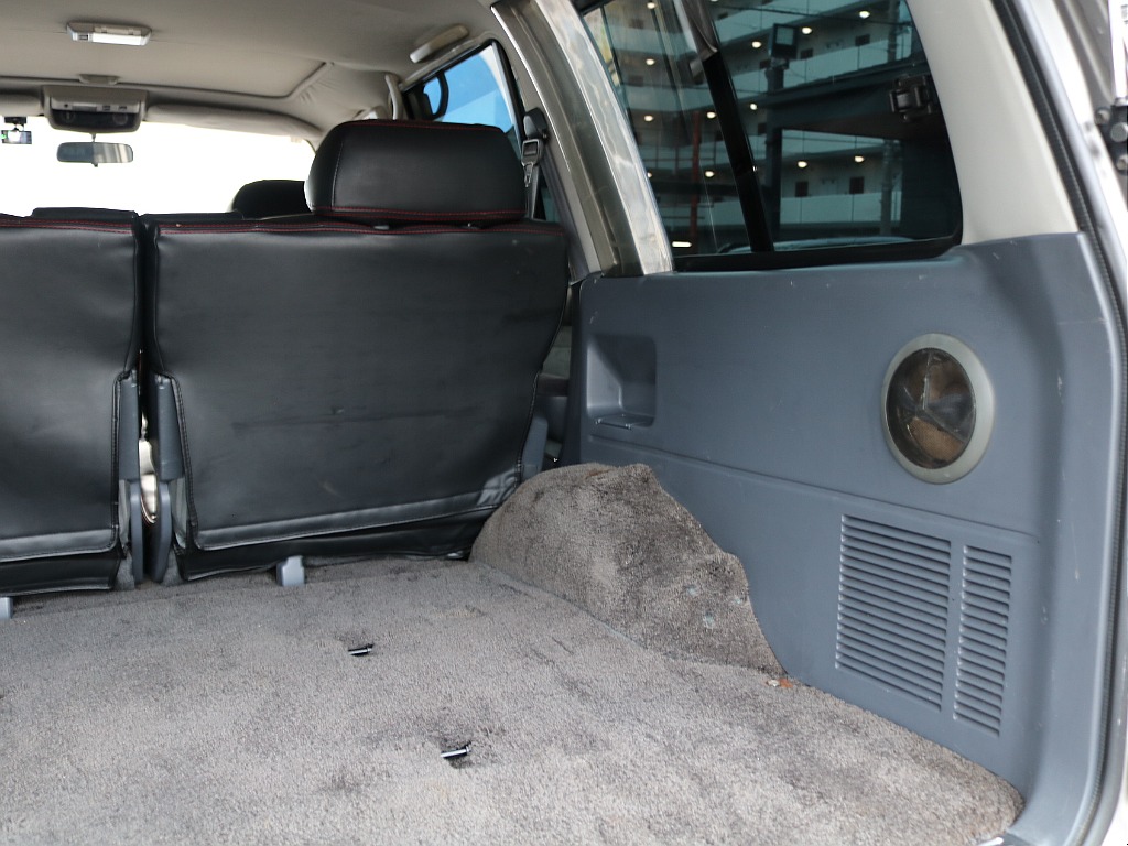 ラゲッジ右パネル