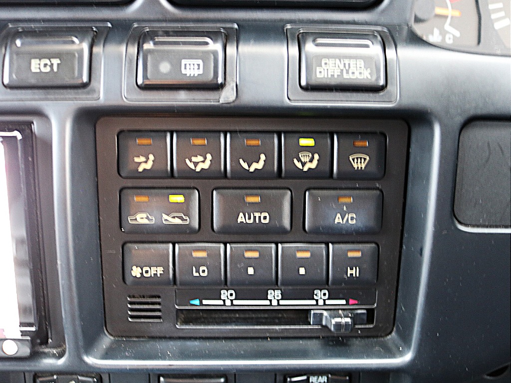 エアコンパネル。