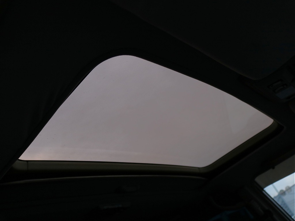 サンルーフ付き。