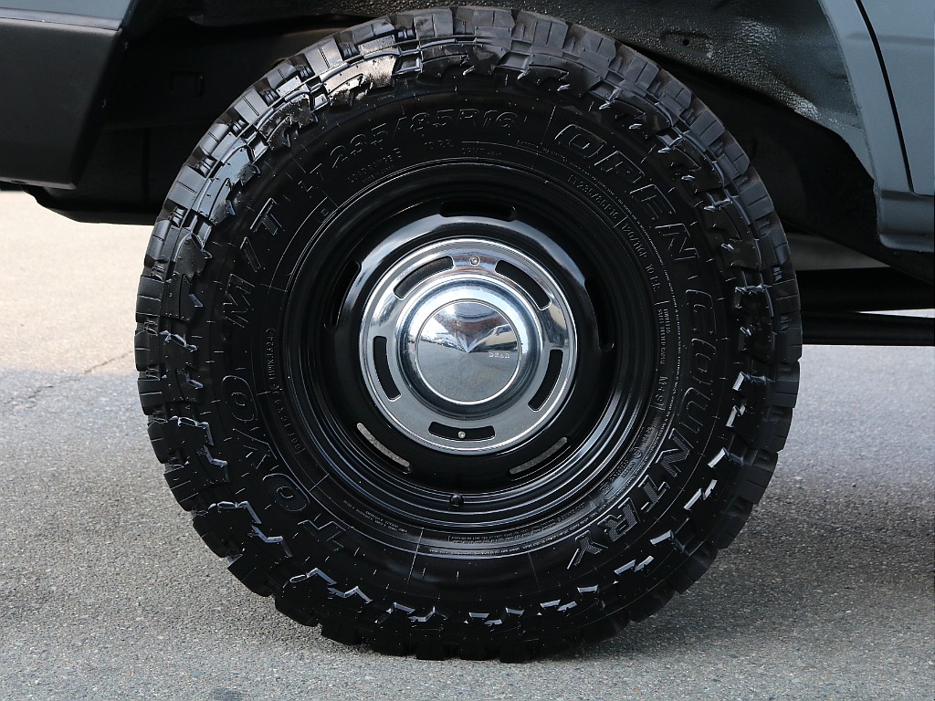 TOYOオープンカントリーMTタイヤ＆DEANクロスカントリーAWが装着済み！